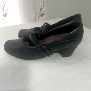 Clarks Collection Women’s NAVY Size 9M Mary Jane Heels Active Air Everyday